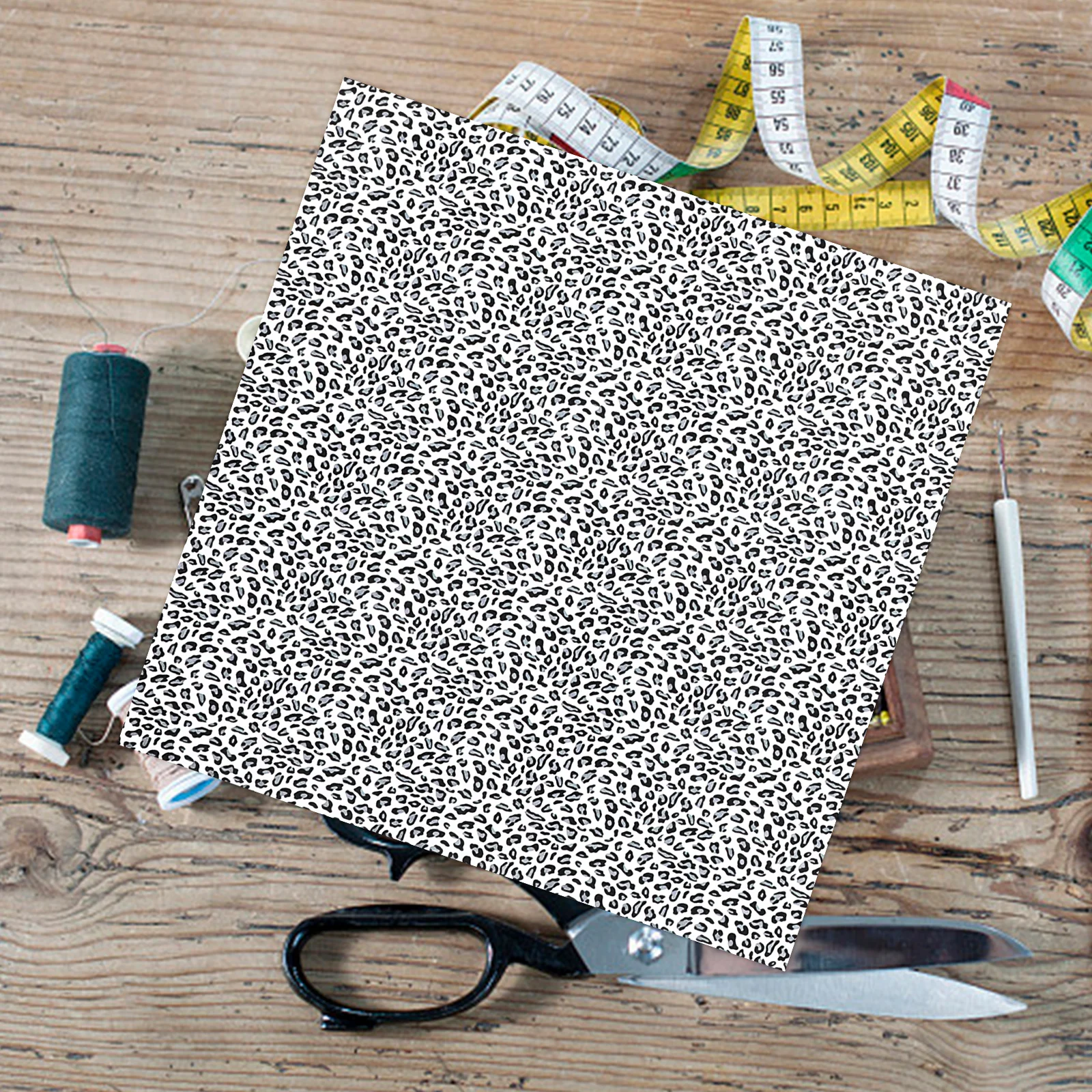 

5 Pcs Leopard Print Cotton Fabric Quarters Lightweight Smooth Durable DIY Patchwork Cloth Fashion Upholstery Tie Dye