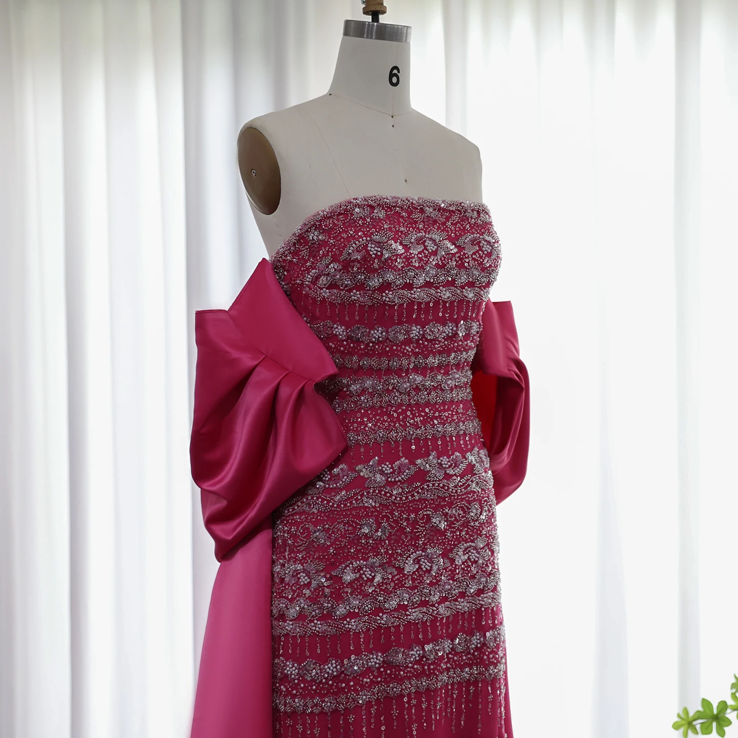 Sharon Said Luxuriöses Salbeigrünes Abendkleid Fliederblau Perlenbesetzt Fuchsia mit Cape für Damen Hochzeitsfeierkleid SS238 Maßanfertigung – Detail 18