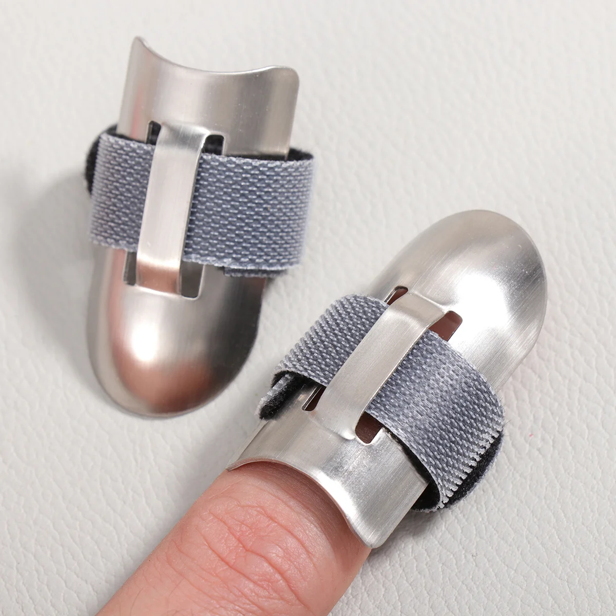 

2Pcs Stainless Steel Finger Guard Adjustable Protector for Slicing Chopping Nut Tools Kitchen Outdoor Activities