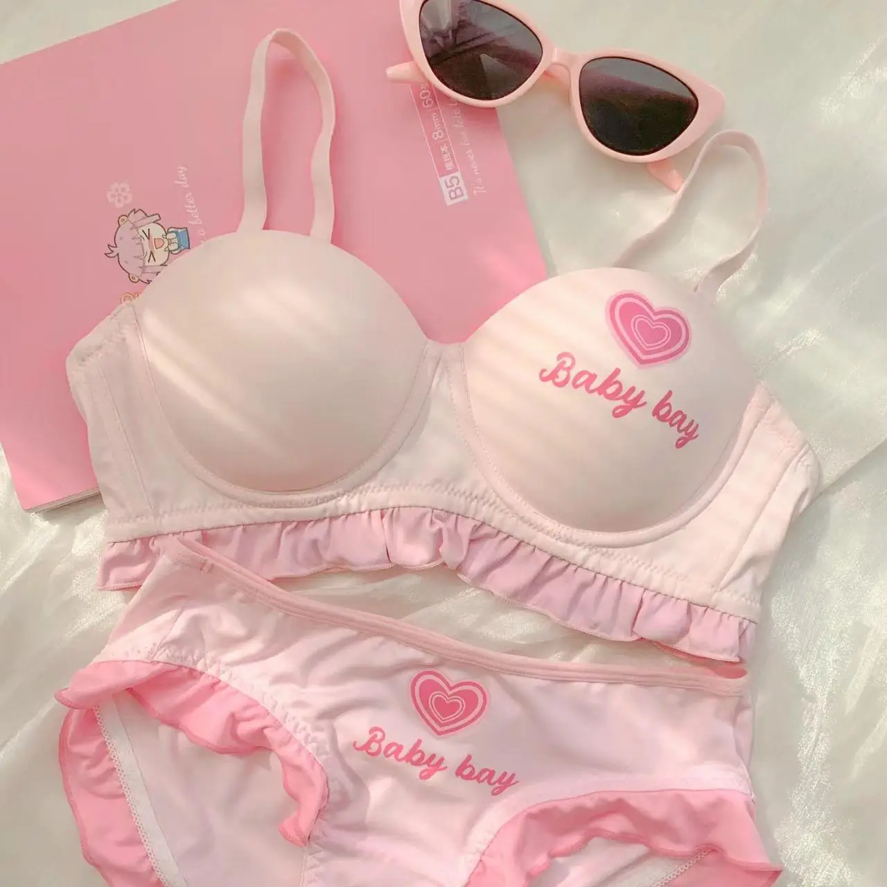 Lolita-inspiriertes Dessous-Set für kleine Brüste, bügelloses Push-up-Bralette zur Betonung der Kurven, süßes BH- und Slip-Set im Love-Star-Stil. – Detail 3