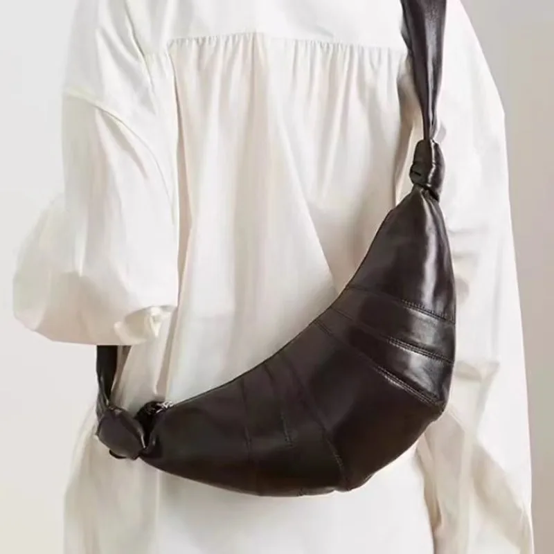 

New cow horn croissant dumpling bag crossbody chest bag Meilad fashionable retro women's bag