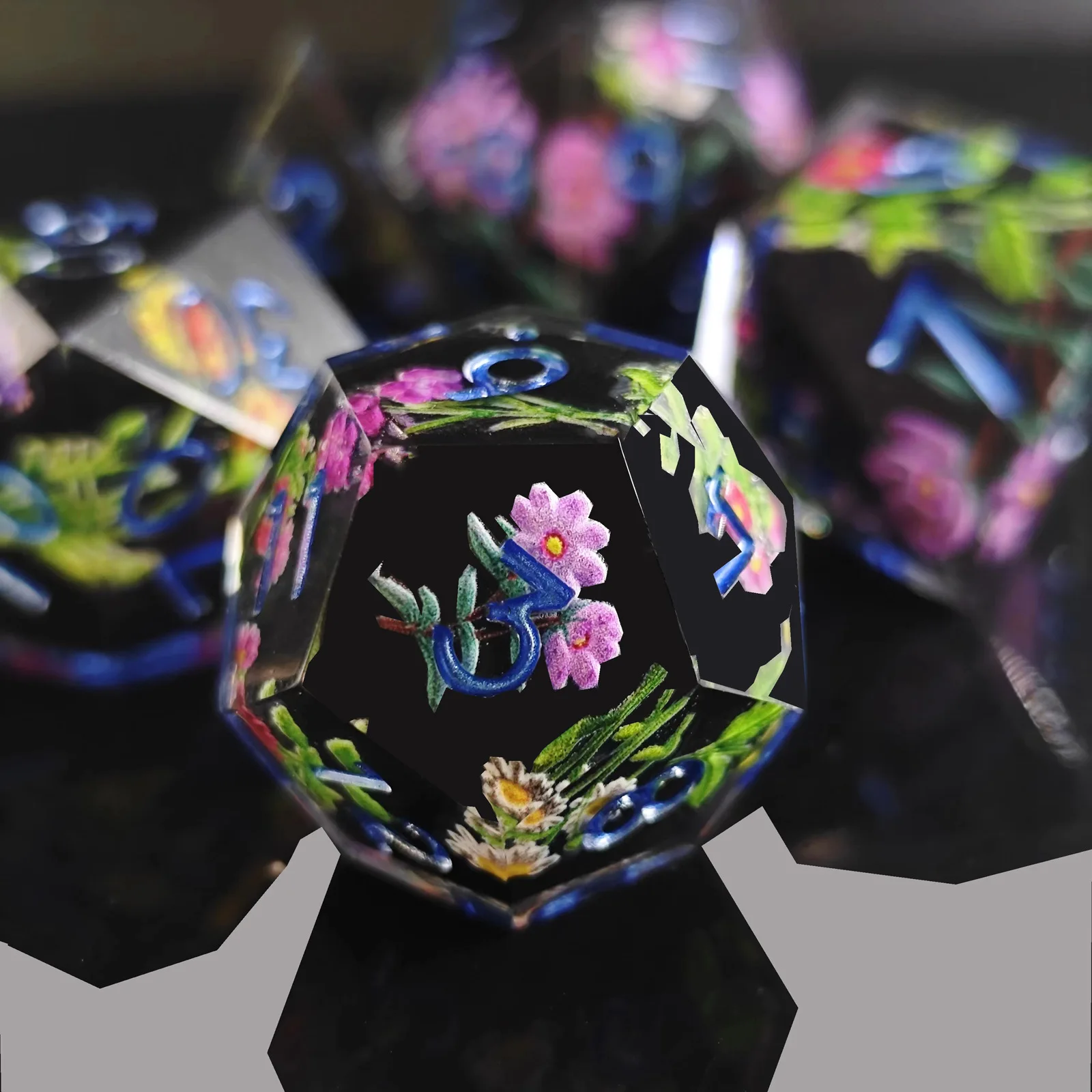 

Butterfly Resin Polyhedral Dice Set, Flower RPG DND Dice Role Playing Game DND for Dungeon and Dragon TRPG Flower Resin Cube