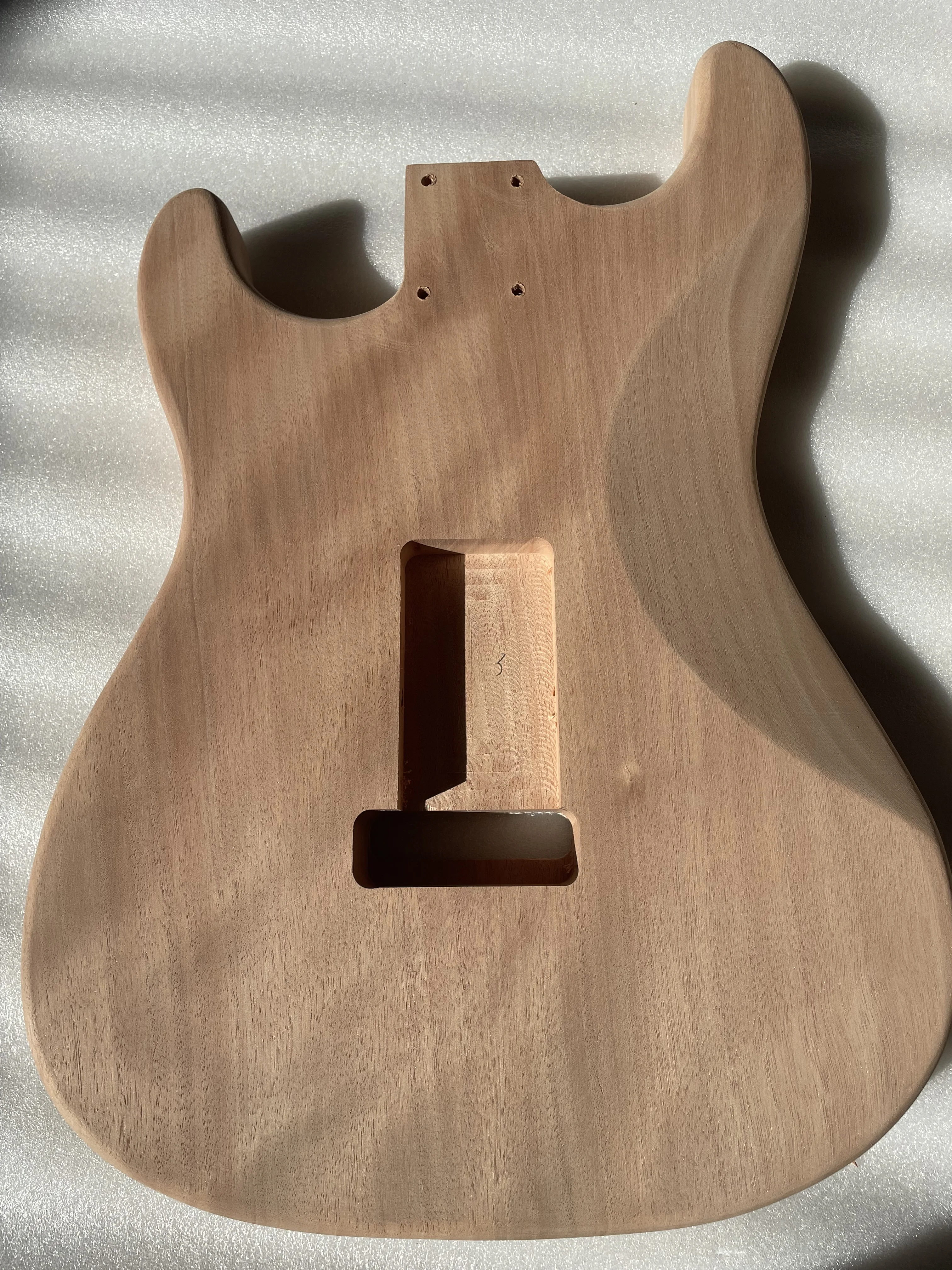 Mahogany Electric Guitar Body, Waterwave Pattern, Maple Veneer, Unfinished DIY, Barrel Part, 5.6cm Heel, New Arrival, 1 Piece