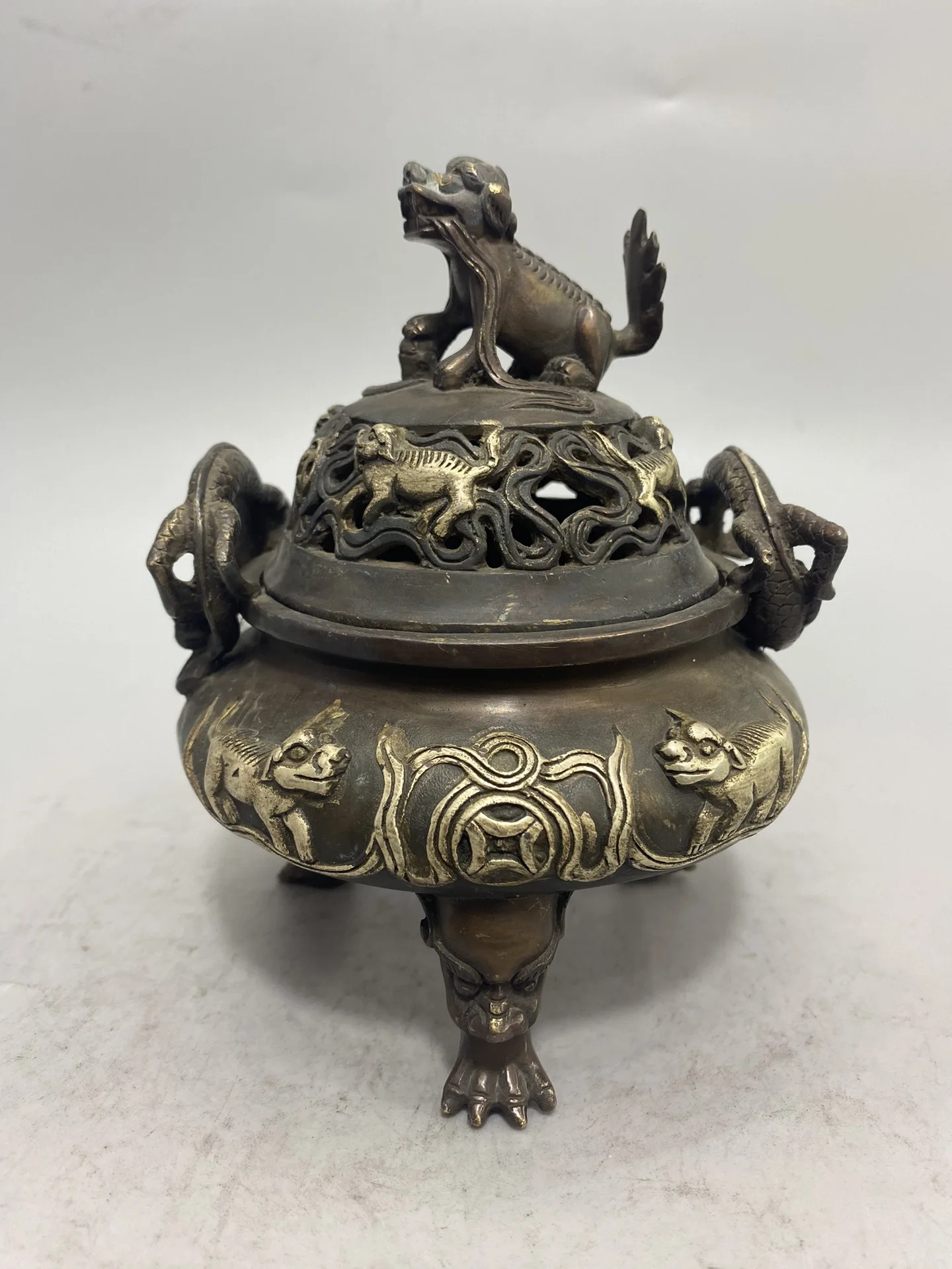 

The Pure Copper Gilded Silver Double Dragon Ear Incense Burner Is Finely Crafted And Has A Beautiful Appearance