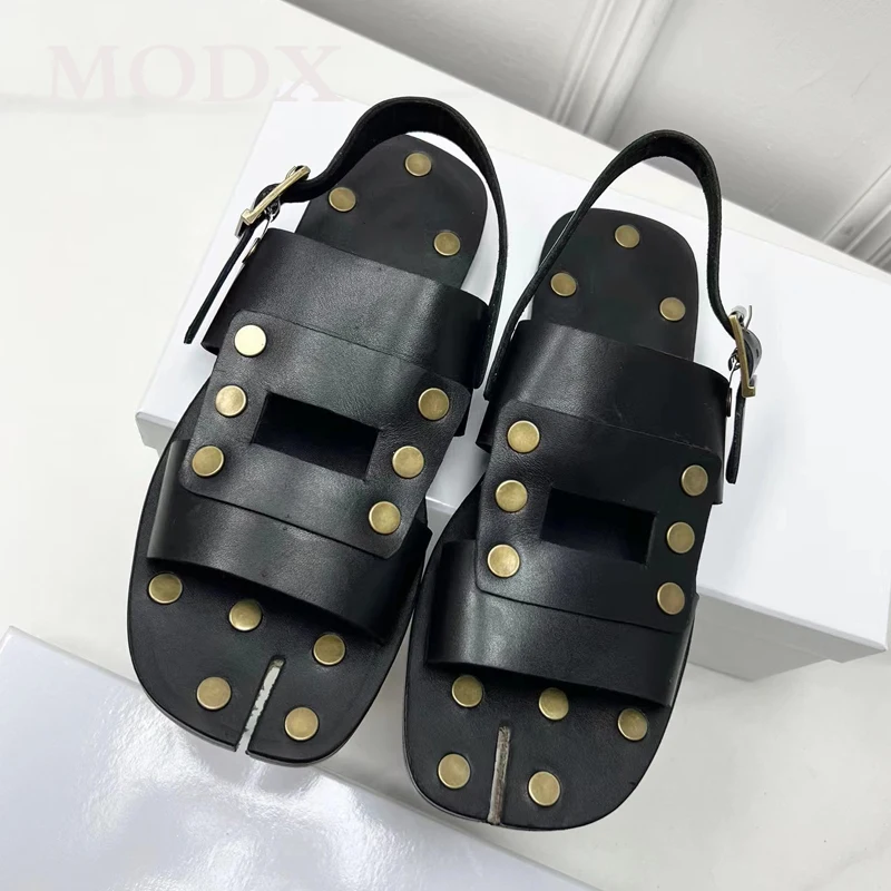 Summer Rivets Roman Flat Sandals Men Fashion Hollow Retro Beach Casual Sandals Women 2024 New High Quality Split-toe Shoe Unisex