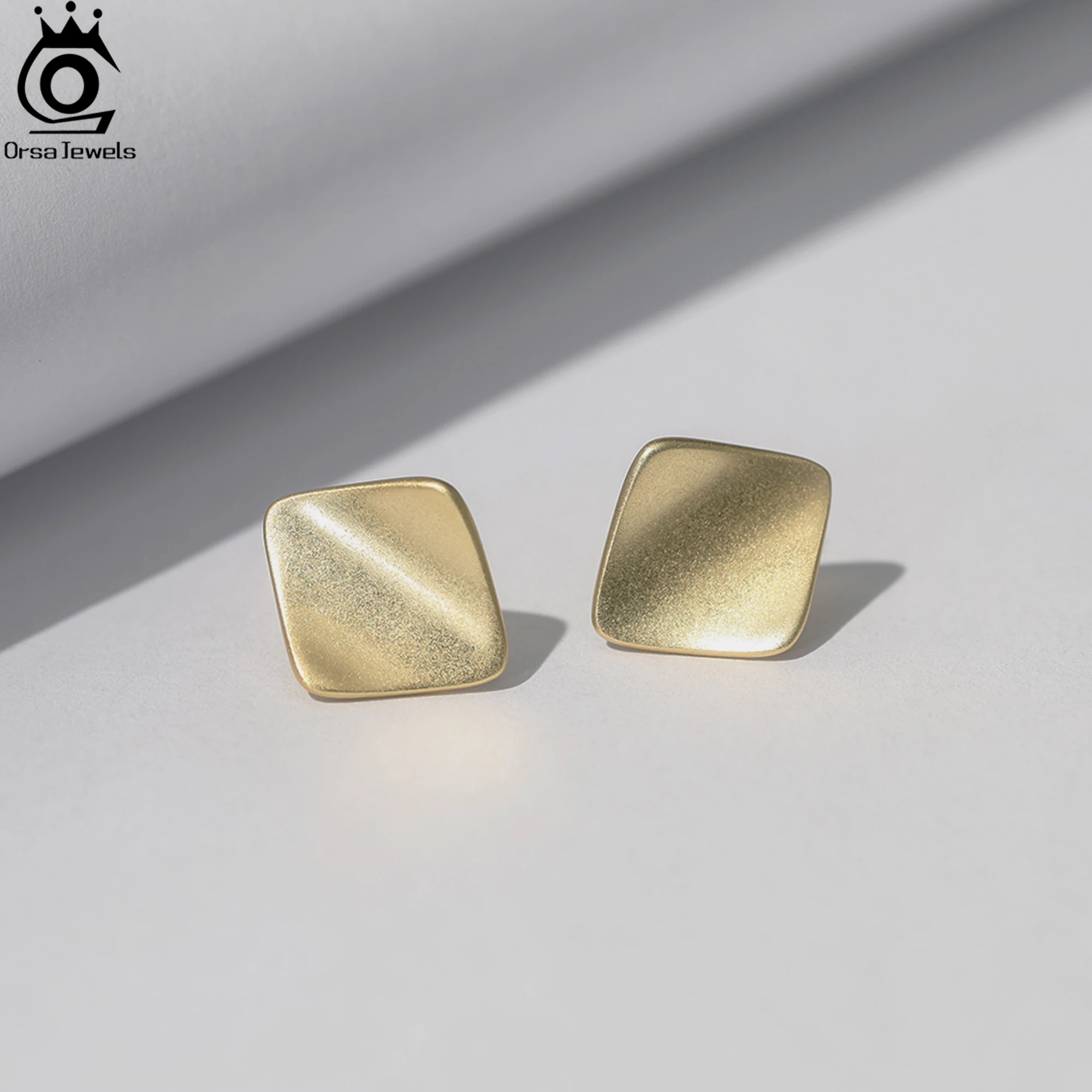 

ORSA JEWELS Charming 925 Sterling Silver Square Stud Earrings Minimalist Design Unique and Stylish Jewelry for Women Wear GAE12