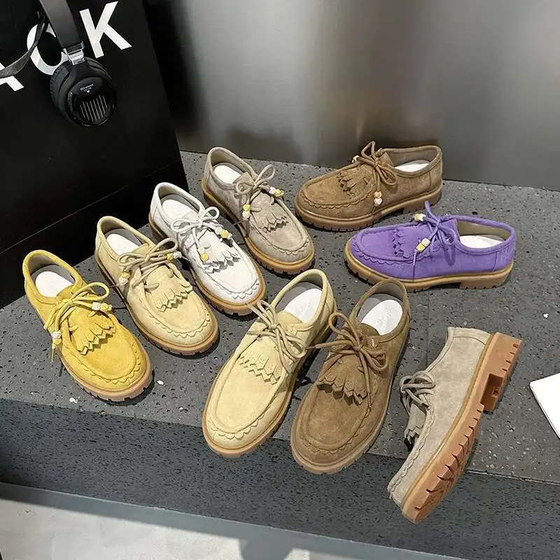 

НОВЫЕ модные женские туфли с кисточками и неглубоким носком, весенние новые качественные замшевые удобные и элегантные туфли на плоской подошве