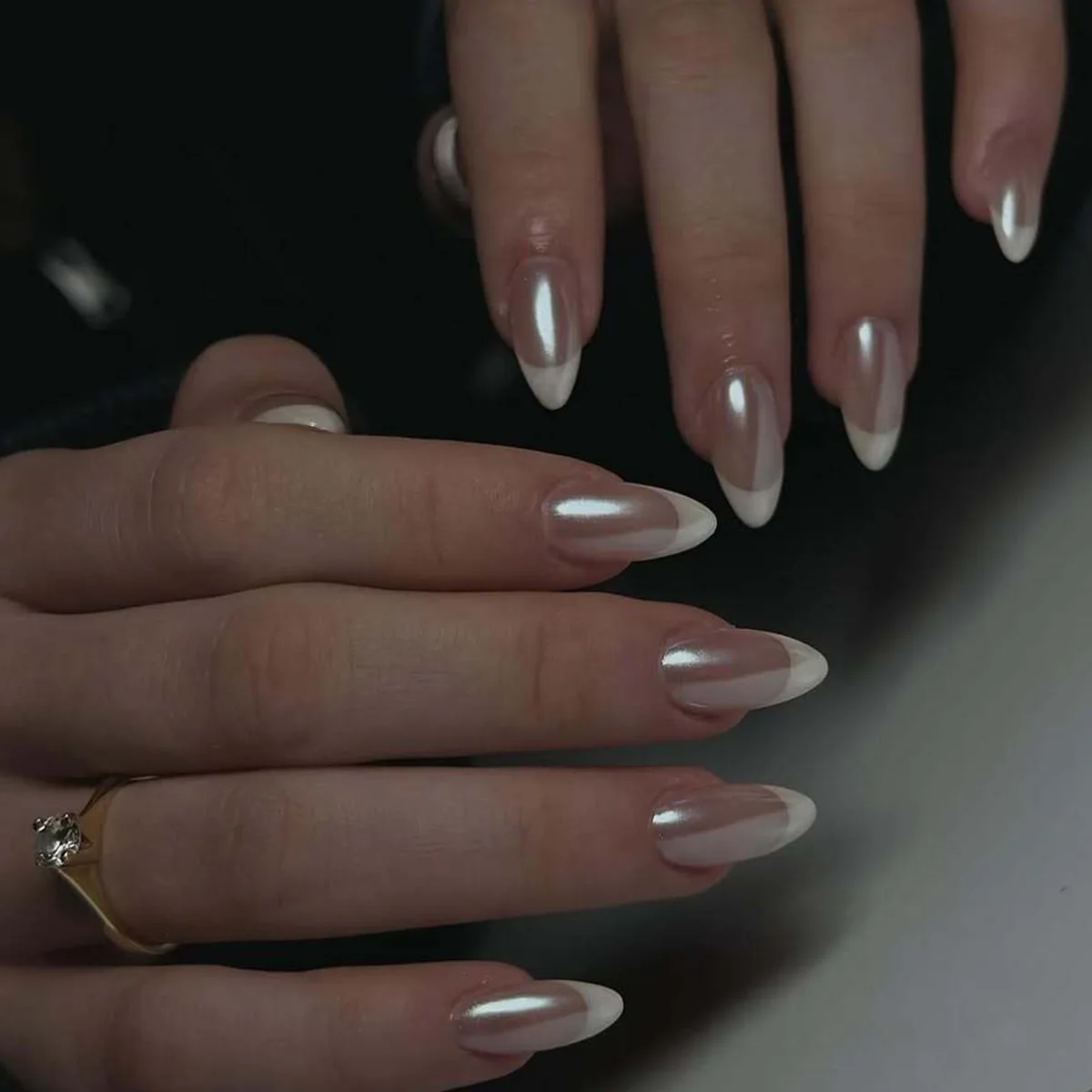 24 個プレスオンネイルアーモンドネイルハロウィンフェイクネイルシンプルで光沢のある黒染めとウェアラブルネイルステッカー女性用