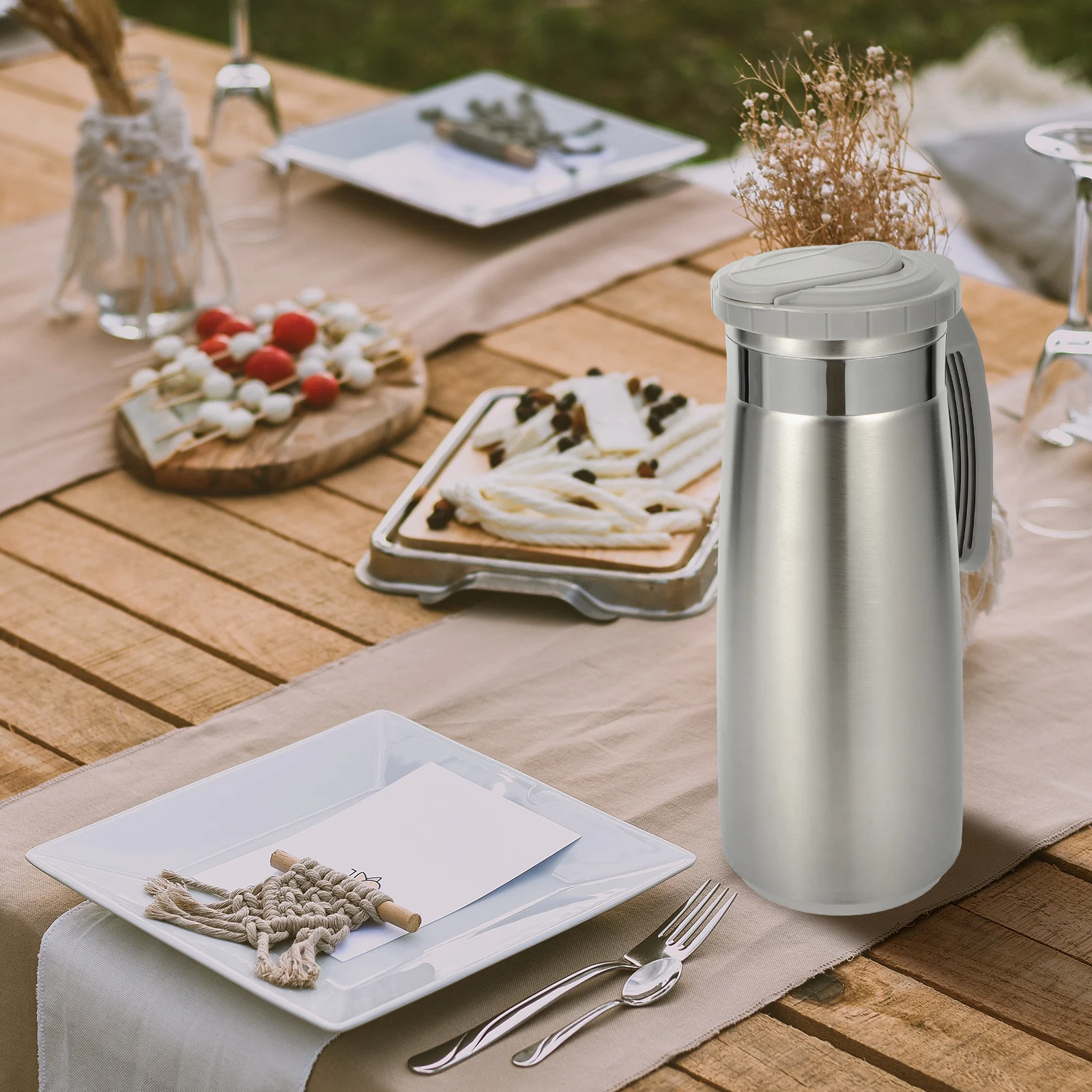 

Stainless Steel Cold Water Pitcher 2L Large Capacity Leak-Proof Grip Handle Easy Pouring For Tea Juice Drinks With Lid For