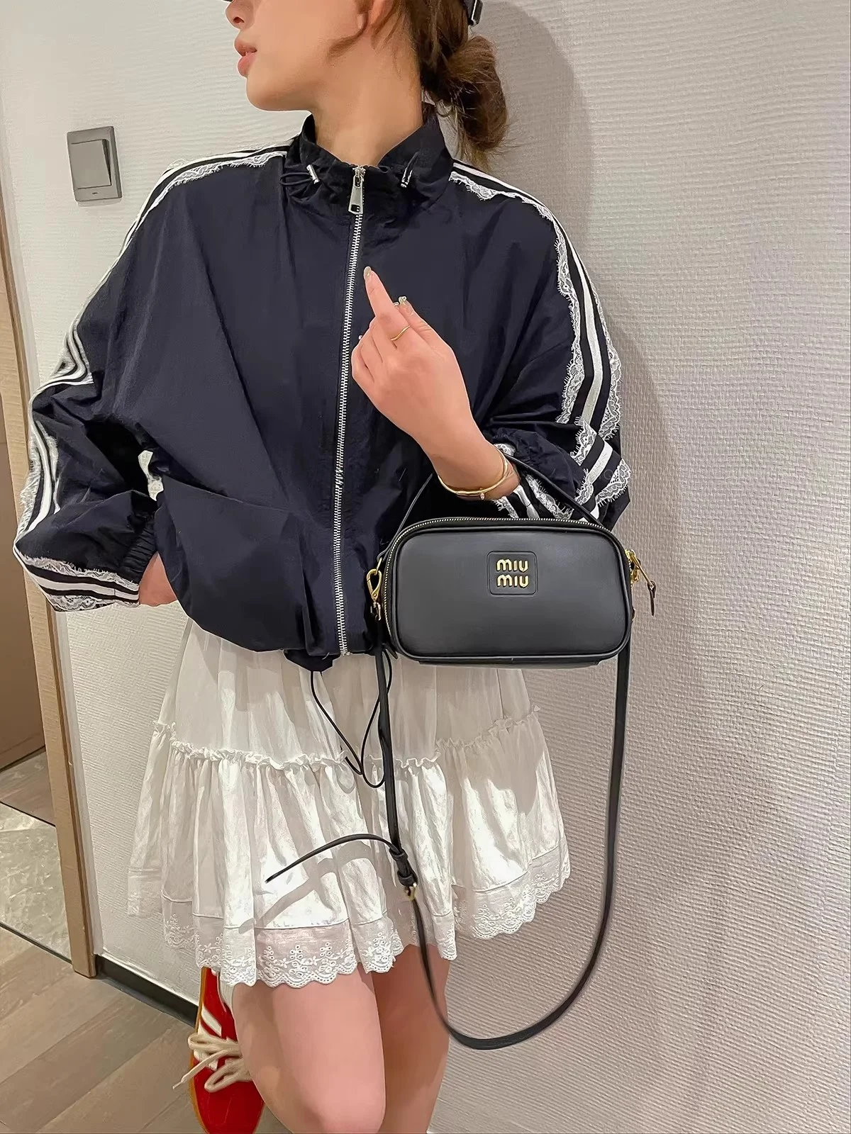 

Женская осенне-зимняя новая куртка Love Devil Fi с синей кружевной отделкой и вставками, с длинными рукавами, воротником-стойкой и застежкой-молнией