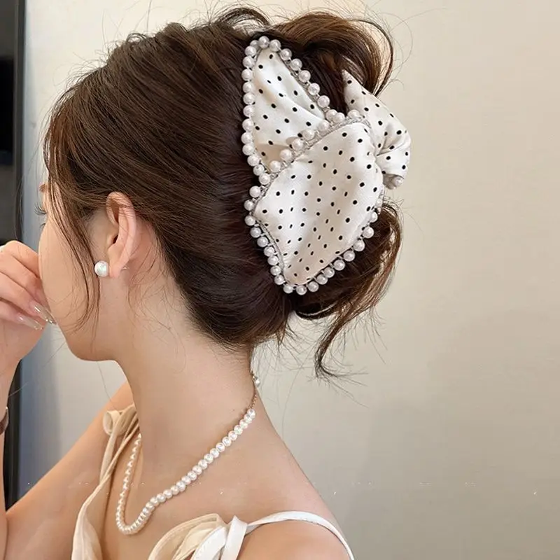 

1 Pcs Ladies' Hair Grabs Polka Dot Pearl Elegant Sweet For Girl Gentle Fashionable Hair Claws Simple Versatile Hair Accessories