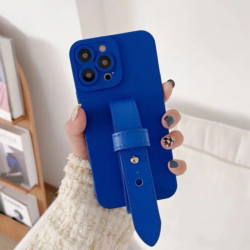 IG KOL PU معصمه حامل جراب هاتف آيفون 16 15 14 13/12/11 بروماكس XS 78P XR SE2/3 6s غطاء كامل الجلد قذيفة حماية الجسم