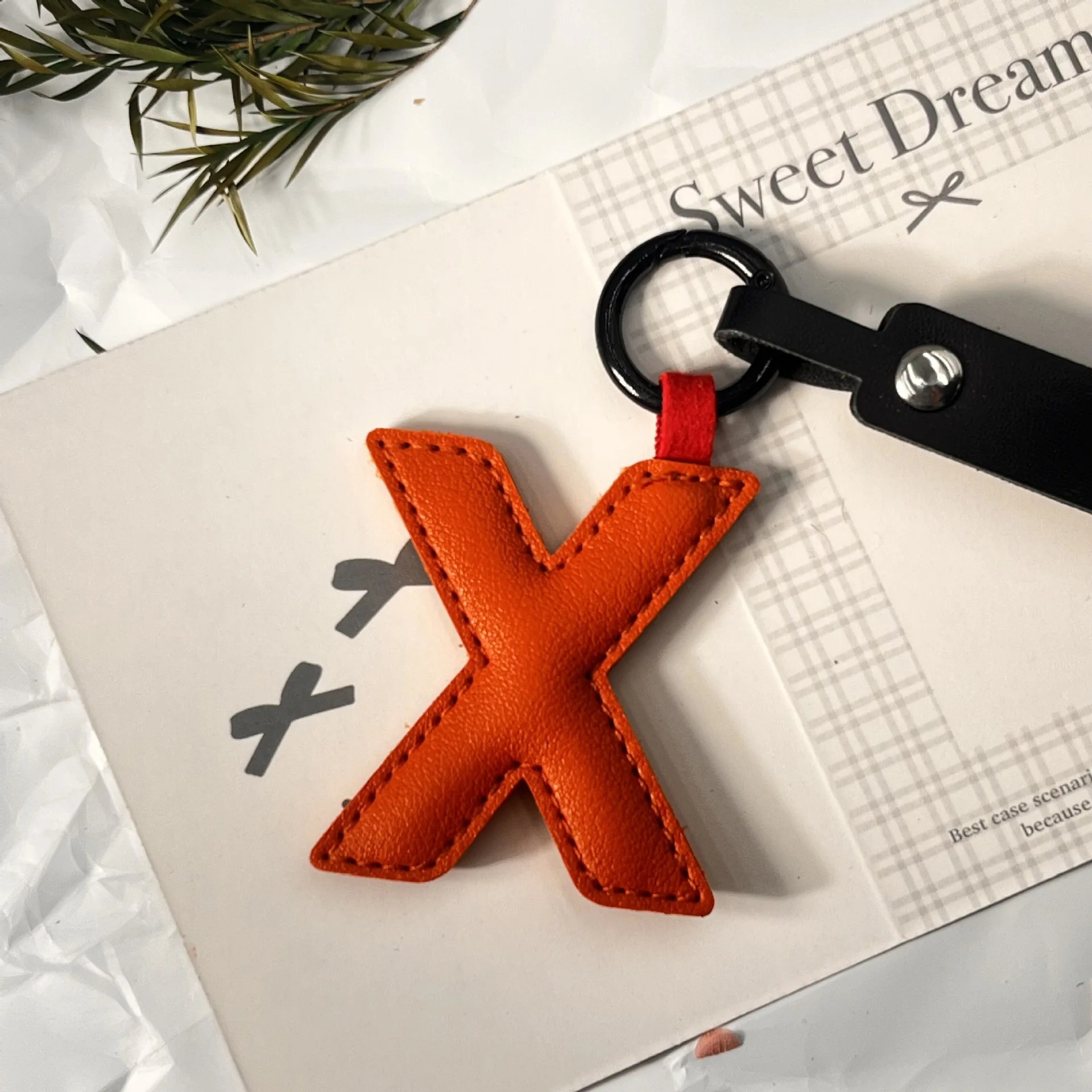 Niedlicher Personalisierter 26 A-Z Buchstaben DIY PU-Accessoire Mode-Schlüsselanhänger Verpackung Hängende Dekoration Schlüsselring Großhandel Anhänger Geschenk – Detail 27