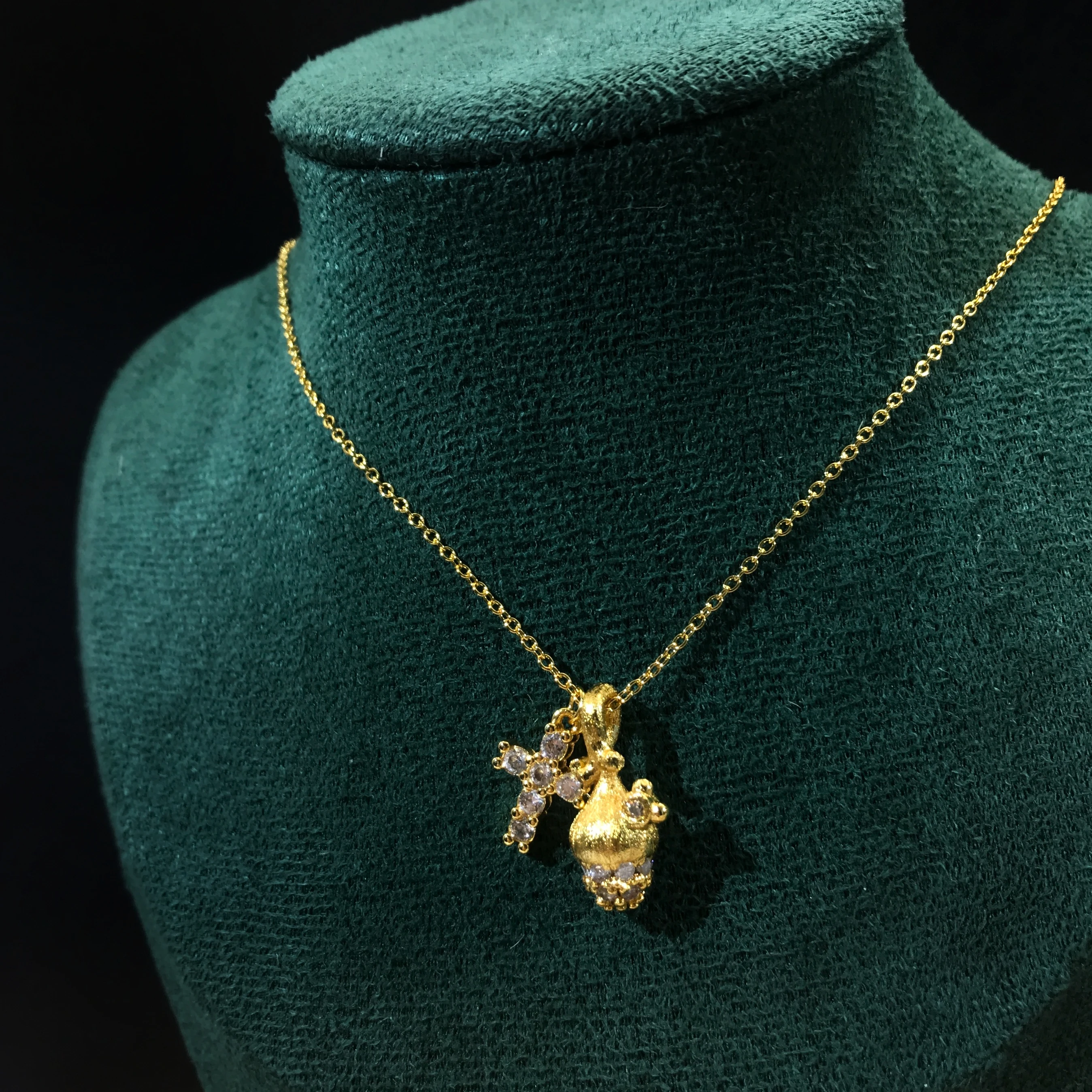 New Spring Fashion Brushed Gold Pinecone Cross Ancient Method Micro Inlaid Zircon Light Luxury Style Classic Women's Necklace