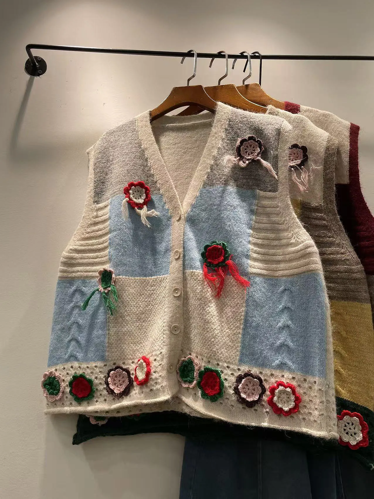 

Autumn Winter Women's Loose Warm Knitted Vest Floral Patchwork V-Ne Casual Outerwear Faionable Girl Sle Regular Thin