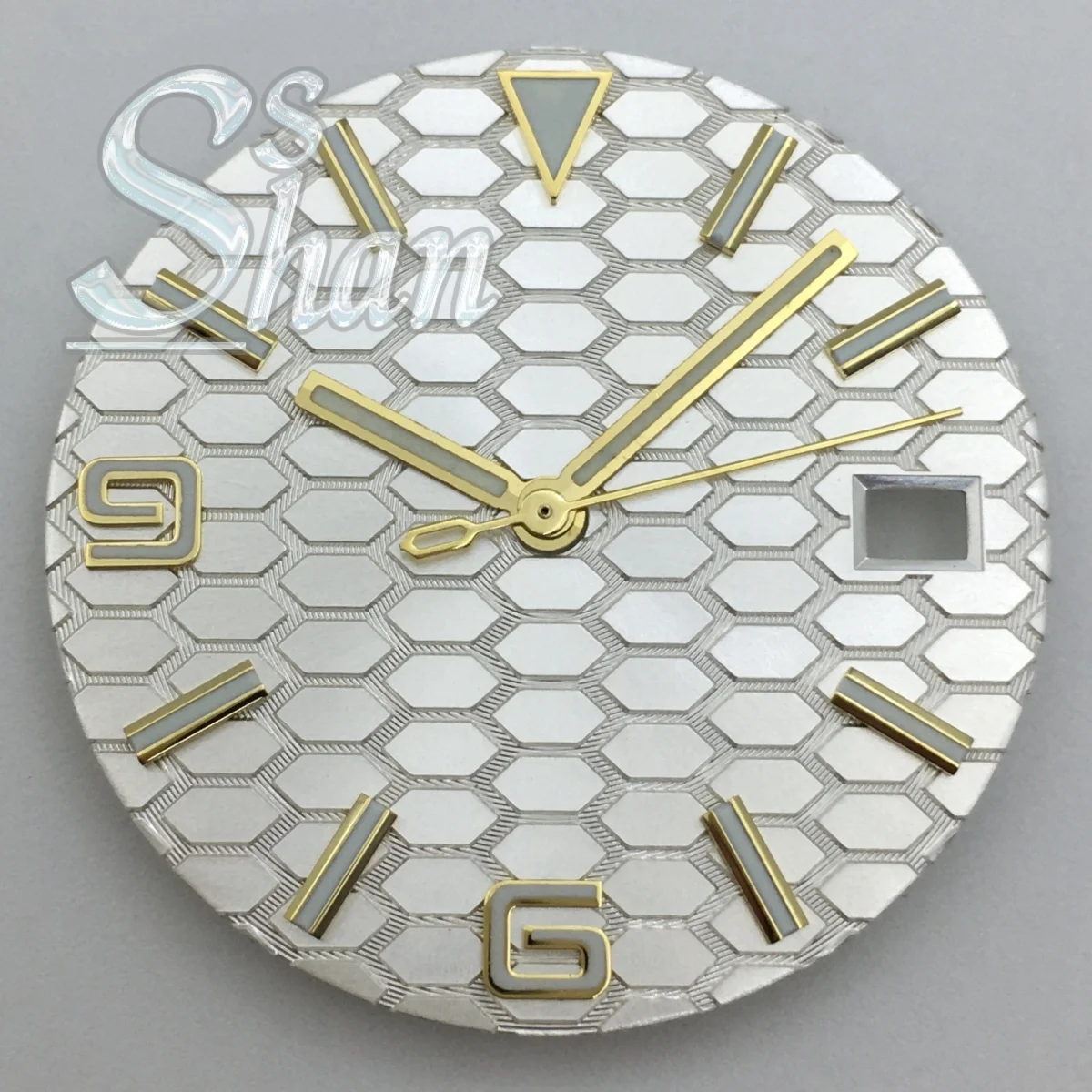 قرص مخطط أفقي 29 ملم، قرص أخضر مضيء مع أيدي ونافذة تاريخ الساعة 3 مناسبة لحركة NH35