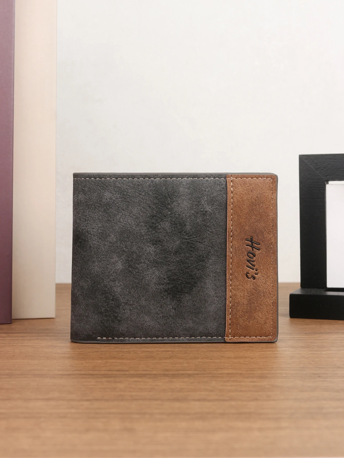 

Men's Fashionable Vintage Short Wallet - Trendy Casual Business Wallet for Young Adults and College Students