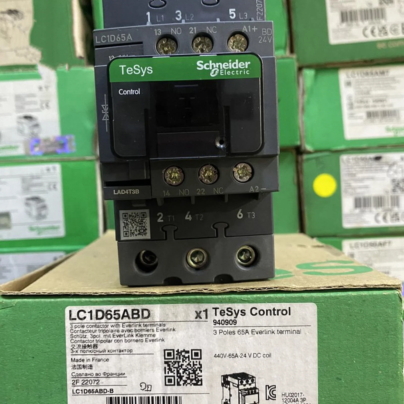 

LC1D65ABD contactor - 3P(3 NO) - AC-3 - = 440 V 65 A - 24 V DC standard coil