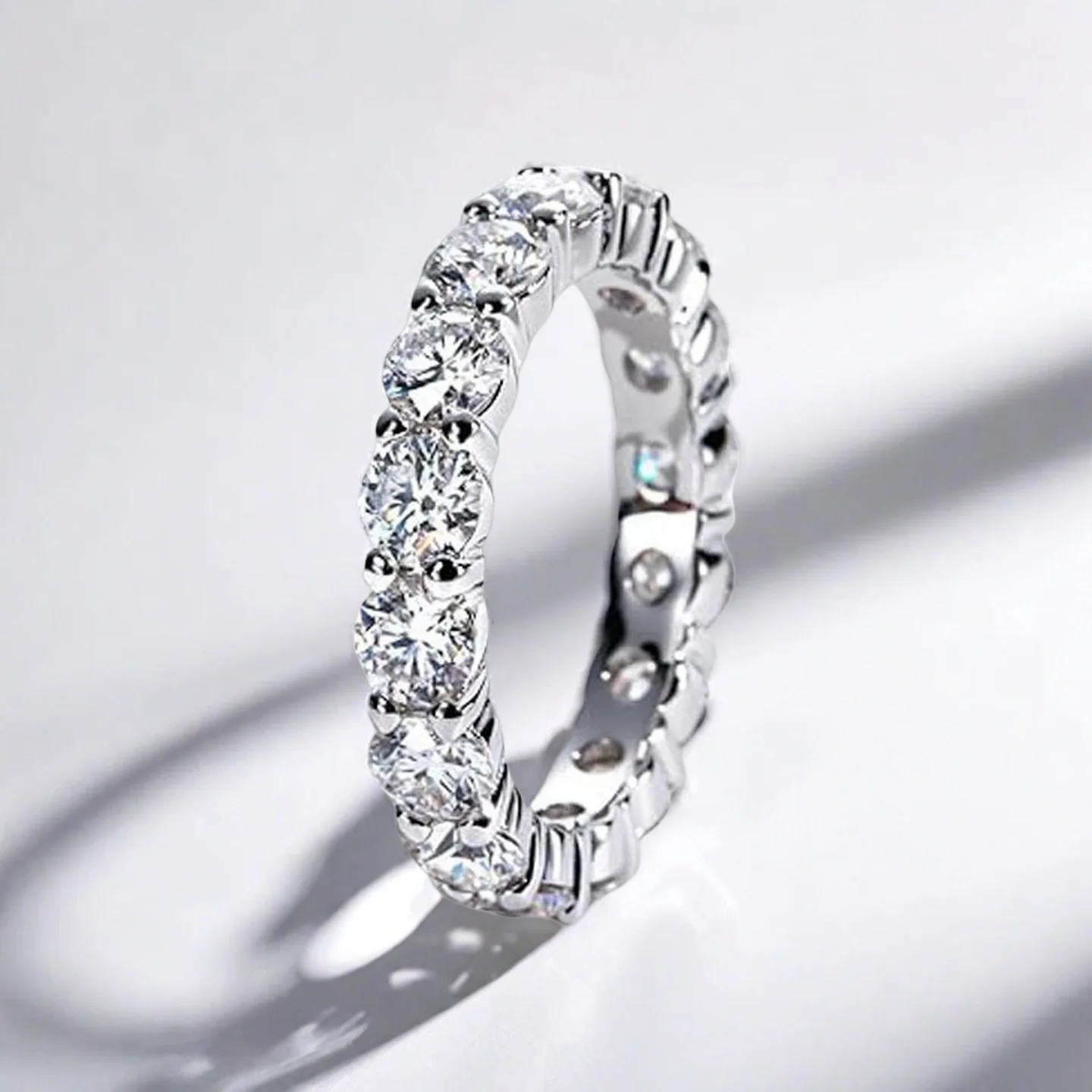 

Кольцо Carnica с муассанитом 4 мм, 0.3 карата, из стерлингового серебра S925, сверкающее, для женщин, обручальное, ювелирное изделие, цвет GRA D, подарок