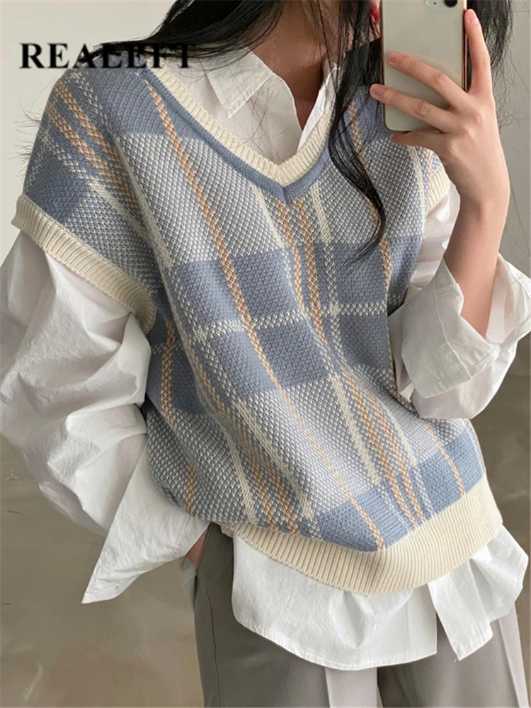 REALEFT 2022 New Autumn Plaid Striped Sleeveless Sweater Vest for Women Knitting V-Neck Casual Loose Ladies Female Tank Tops