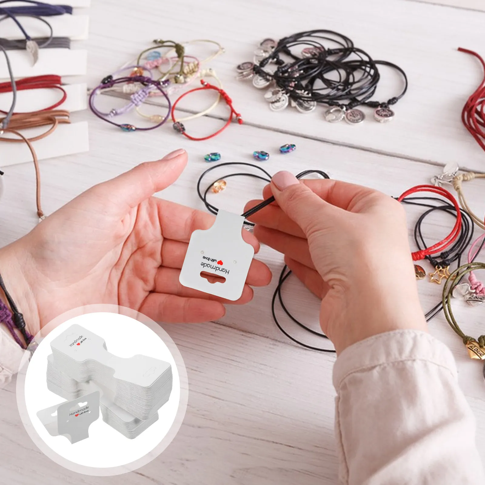 

100 шт. картонных держателей для украшений из крафт-бумаги: легкие, прочные, для серег, ожерелий, браслетов, с графическим дизайном