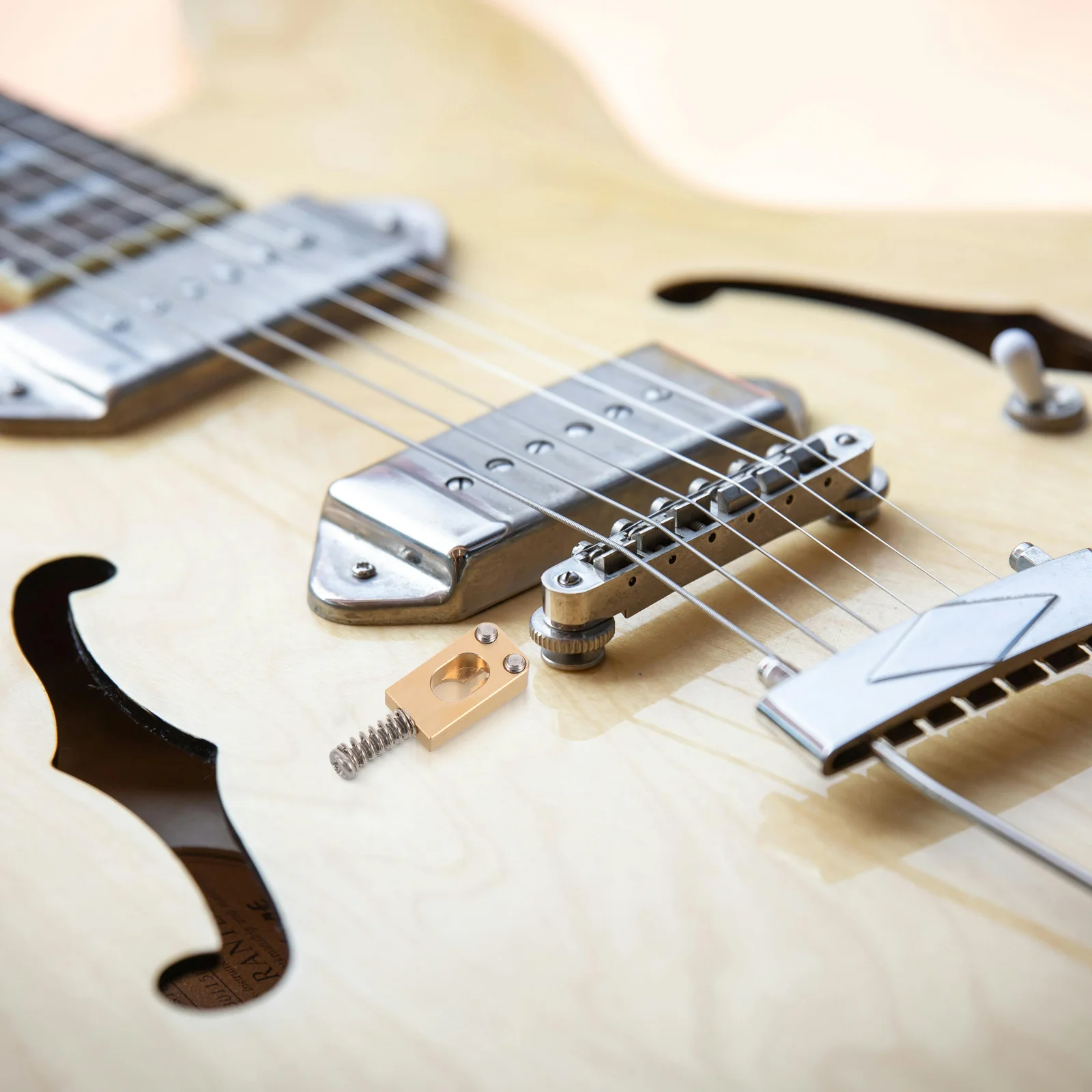 

Electric Guitar Bridge High Conductivity Copper Base Anti-Rust Coating Smooth Action for Professional Musicians and Bands