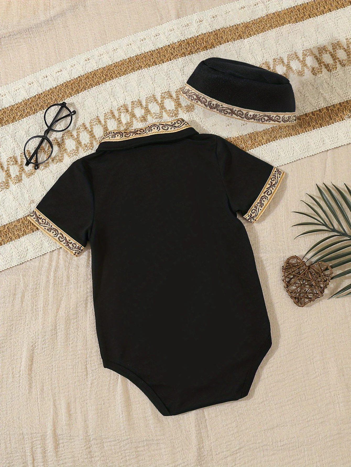 Conjunto bebé niño con camisa étnica y pelele triangular - imagen 5