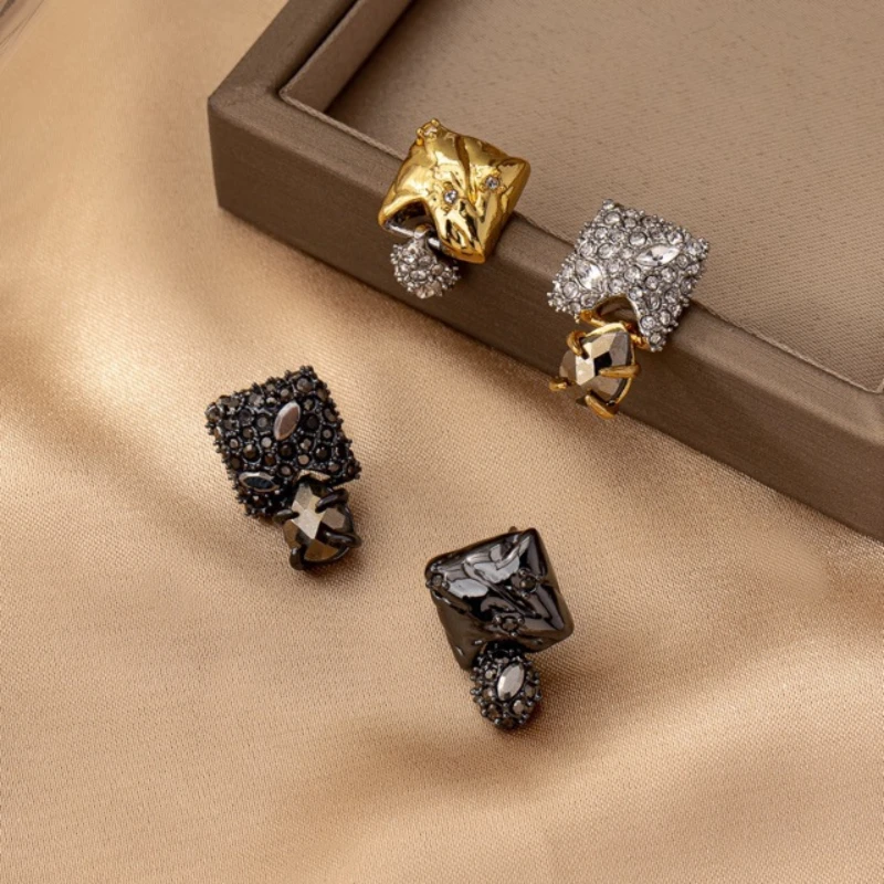 Genius Original Design Copper-plated Gold Irregular Full Diamond Earrings