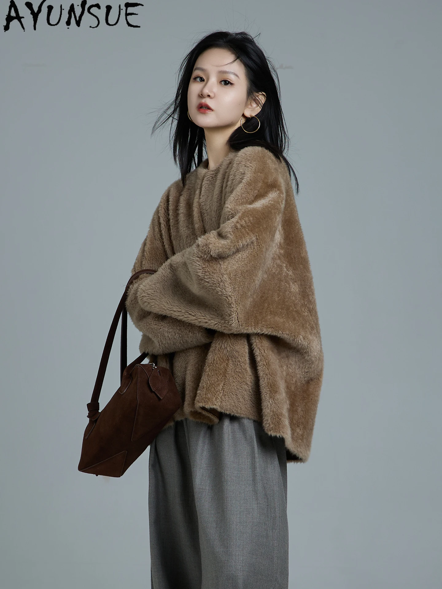 เสื้อแจ็คเก็ตหนังแท้ AYUNSUE สำหรับผู้หญิง เสื้อโค้ทขนแกะเมอริโน ขนสัตว์แท้ธรรมชาติ เสื้อโค้ทขนสัตว์อุ่นๆ สำหรับฤดูหนาว ผู้หญิง 2025