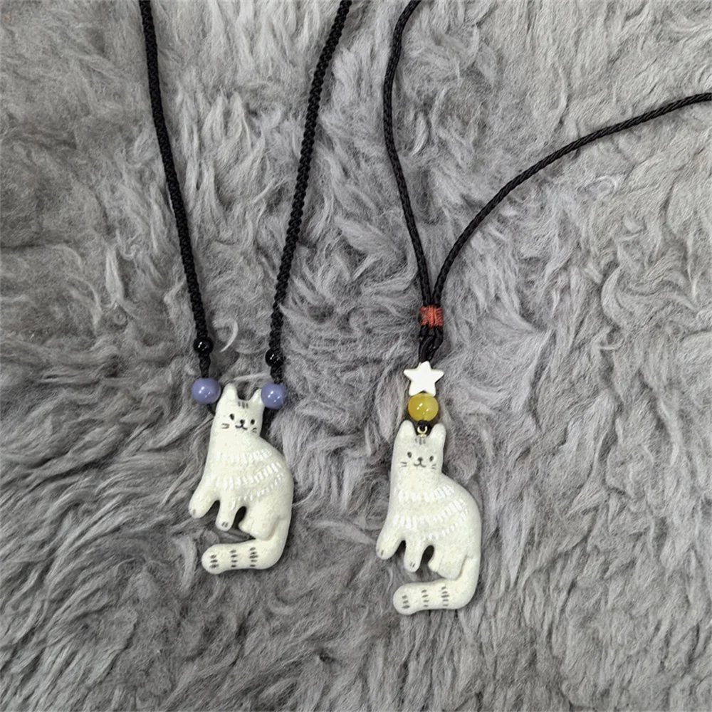 Vintage-Kätzchen-Anhänger-Halskette, handgewebtes Seil, Nischendesign, süße Katzenperlen-Pulloverkette, modisches Accessoire für Damen, Geschenk – Detail 6