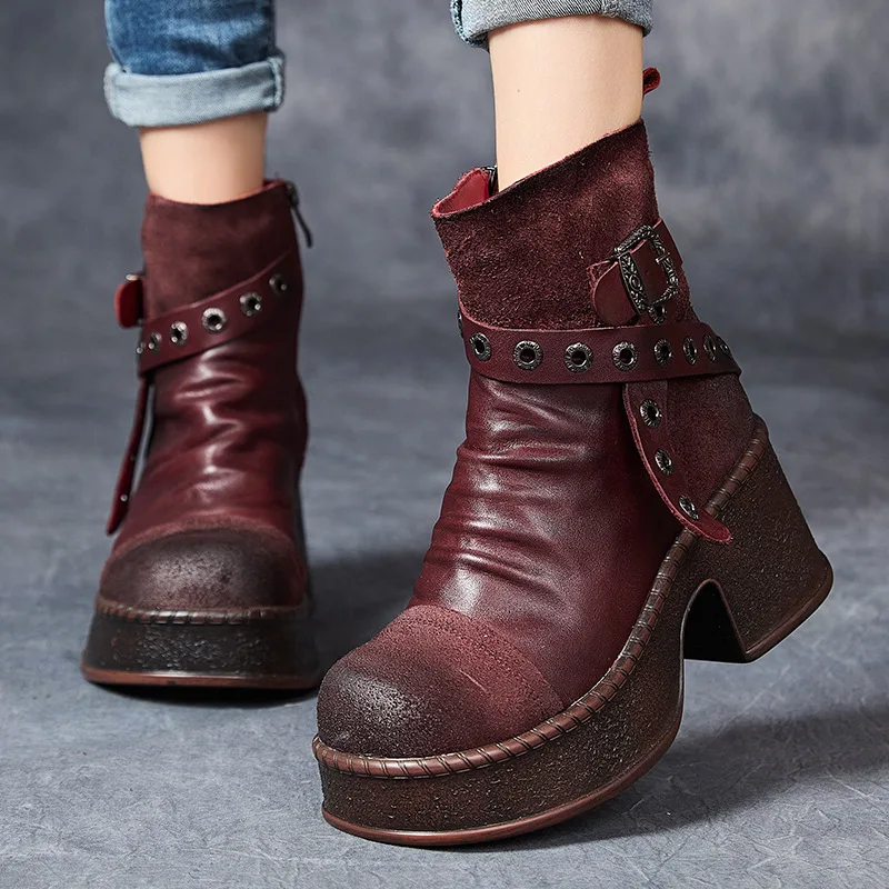 النساء دراجة نارية الأحذية جلد طبيعي مشبك فاسق الأحذية 2025 جديد الشتاء البريدي النساء أحذية دافئة اليدوية الرجعية الكاحل منصة التمهيد
