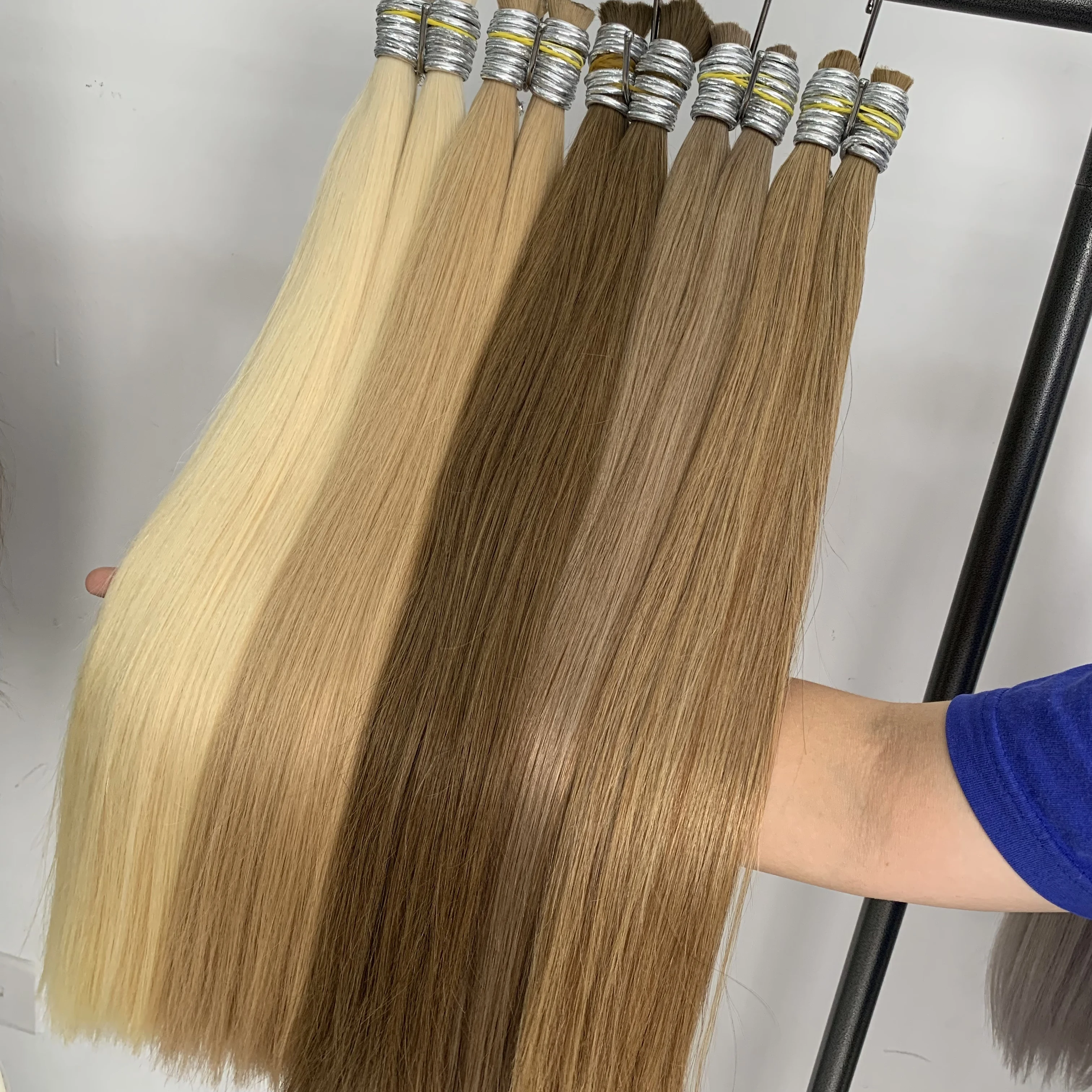 شعر بشري حقيقي لتضفير الشعر السائب بدون لحمة شعر مستقيم نسج حزم شعر ملونة طبيعية وصلات شعر أشقر