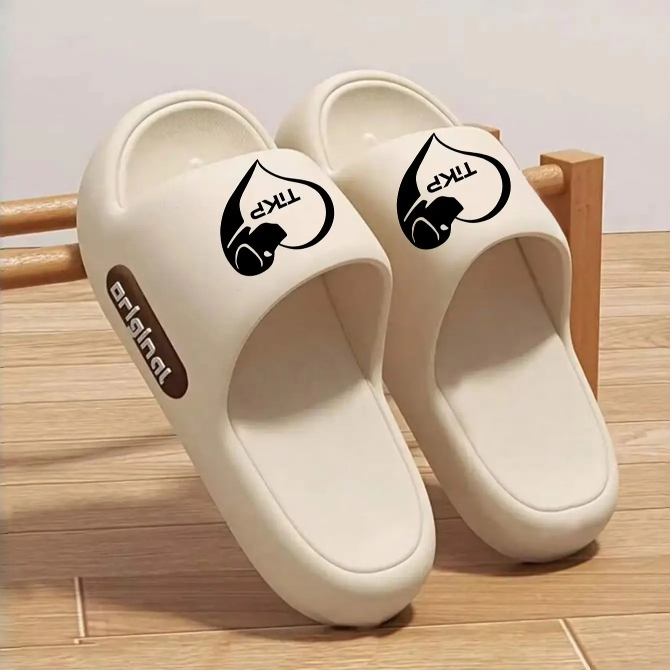 

Unisex Couple Style Spring and Summer Eva Thick-Soled Soft-Soled Puppy Heart-Shaped Slippers for Indoor Home Bathroom Outdoor Vacation Leisure Cute and Fashionable Slippers