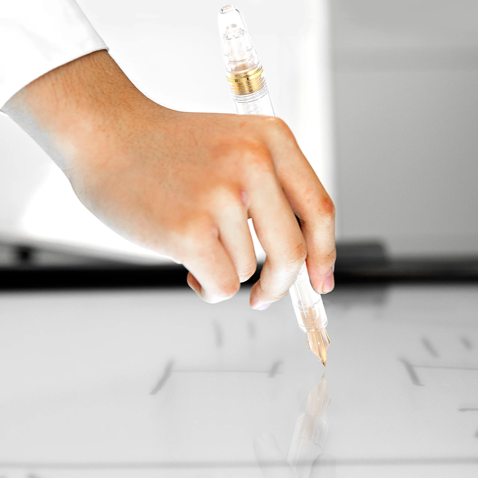 

2Pcs Fountain Pens Piston Fill Mechanism Clear Body Smooth Flow Writing Instrument for Students Calligraphy Practice Portable