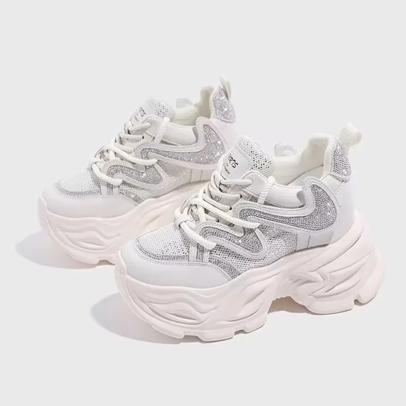 Женские модные кроссовки, новые сетчатые кроссовки с дышащей шнуровкой, повседневная обувь для маленьких людей, удлиняющие одиночные туфли на толстой подошве