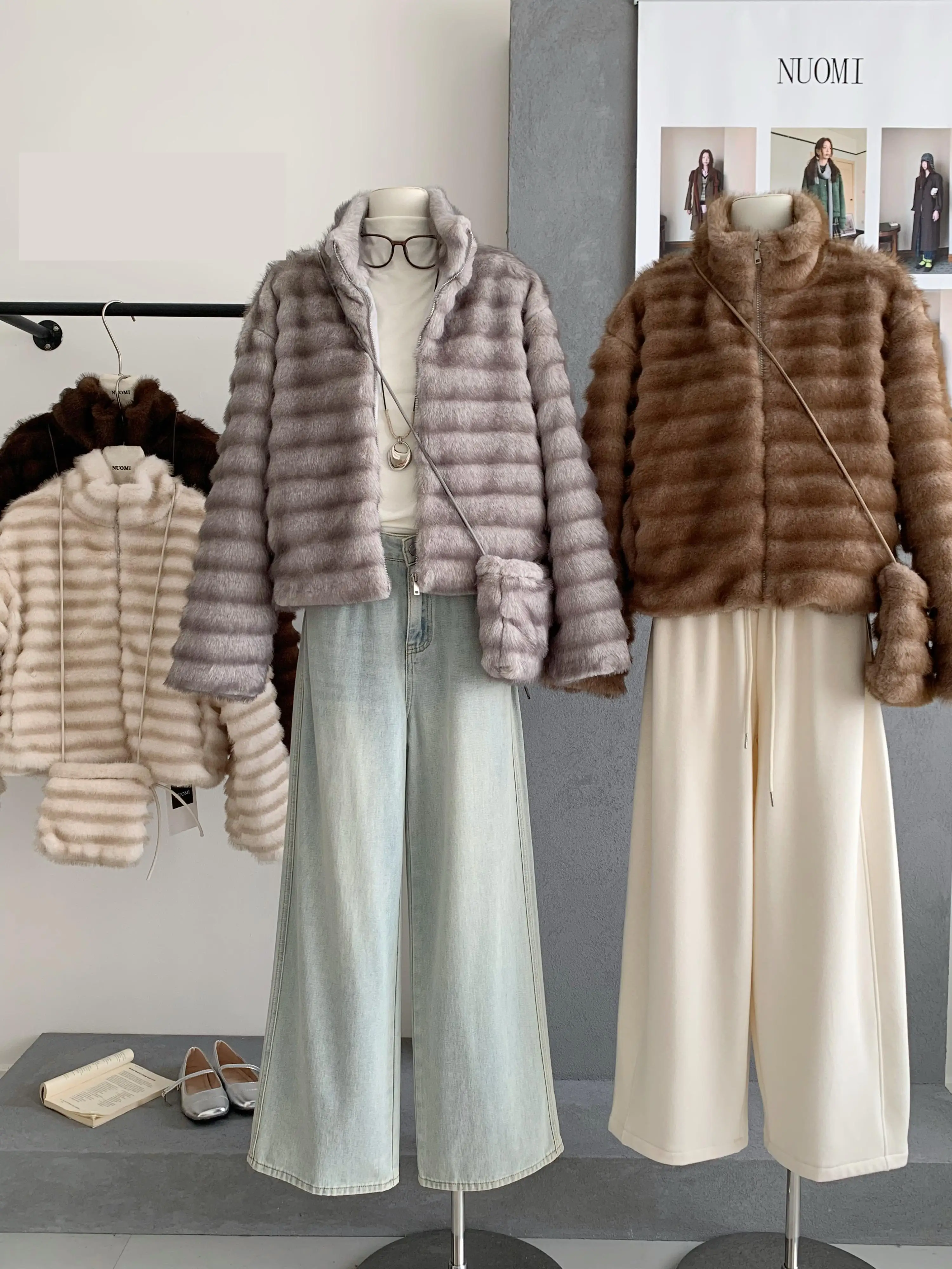 

Women's Autumn Winter Faux Fur Stripe Loose Coat Lady Fluffy Stand Collar Zip Up Long Sleeve Faux Fur Outwear Top