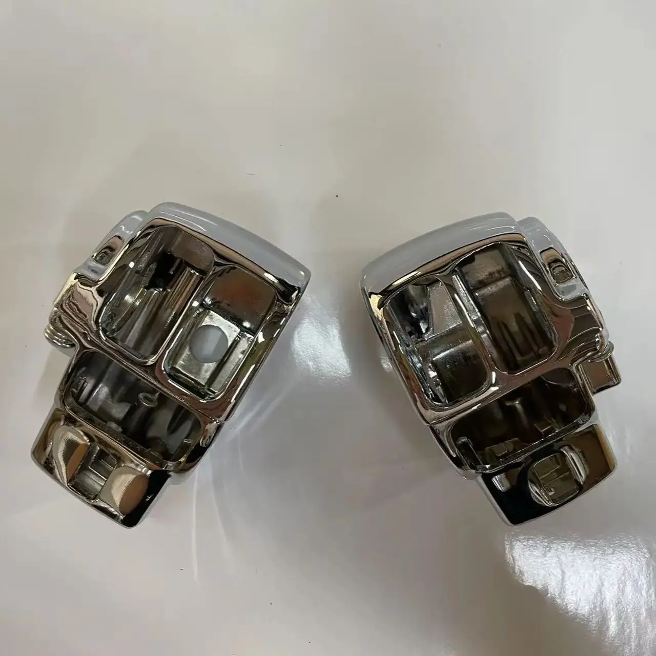 

Motorcycle Chrome Aluminum Handlebar Switch Housing Cover For Harley ELECTRA GLIDE FLHT 1996-2009 2008 2007 2006