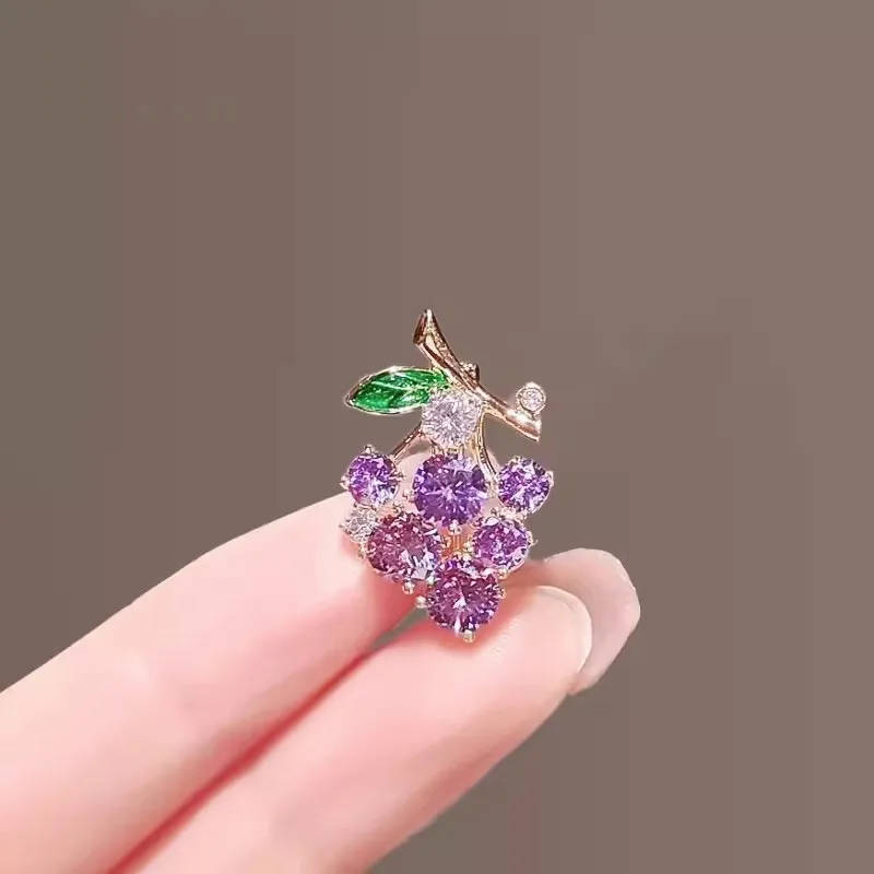 Purple Green Crystal Zircon Grape Brooch for Women Cute Fruit Brooch Suit Coat Lapel Pin Badge Clothing Jewelry Accessories