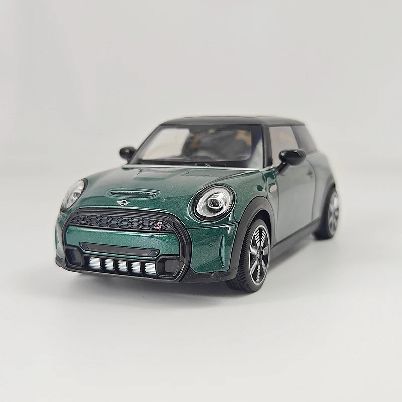 1: 24 simulation BMW mini Cooper S alloy sedan model, doors and engine hood, trunk can be opened with sound and light gifts