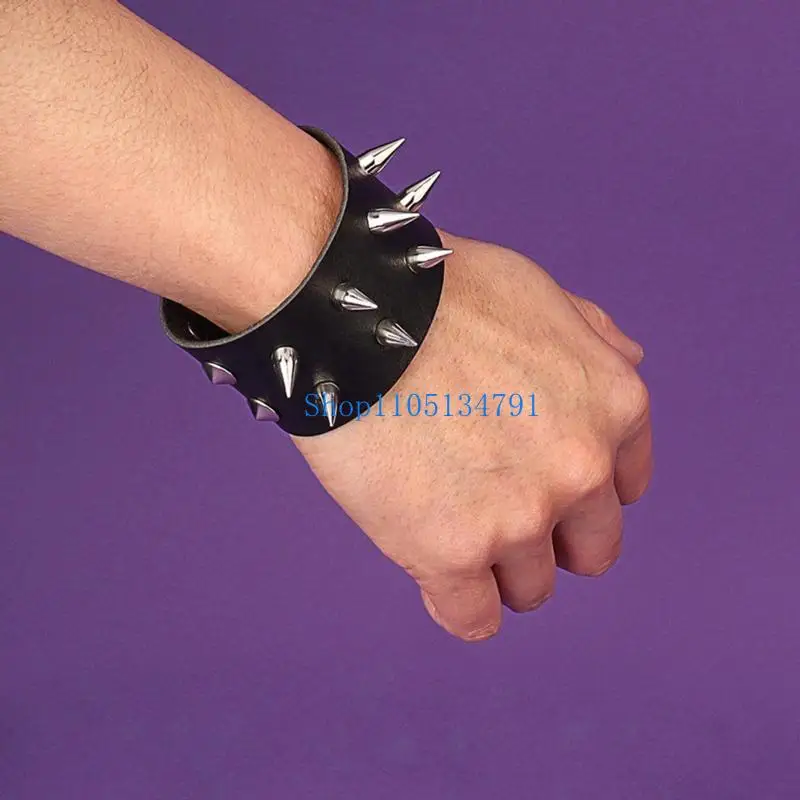 98 Armreif aus Leder Punk-Stil mit Nieten, Spike-Akzent, Gothic-Rock-Armband