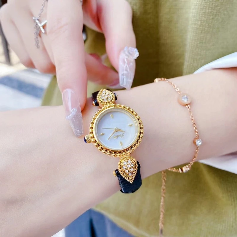 2024 New Fashion Belt Women\'s Watch Small and Delicate Medieval Watch Academy Art Style Small Dial
