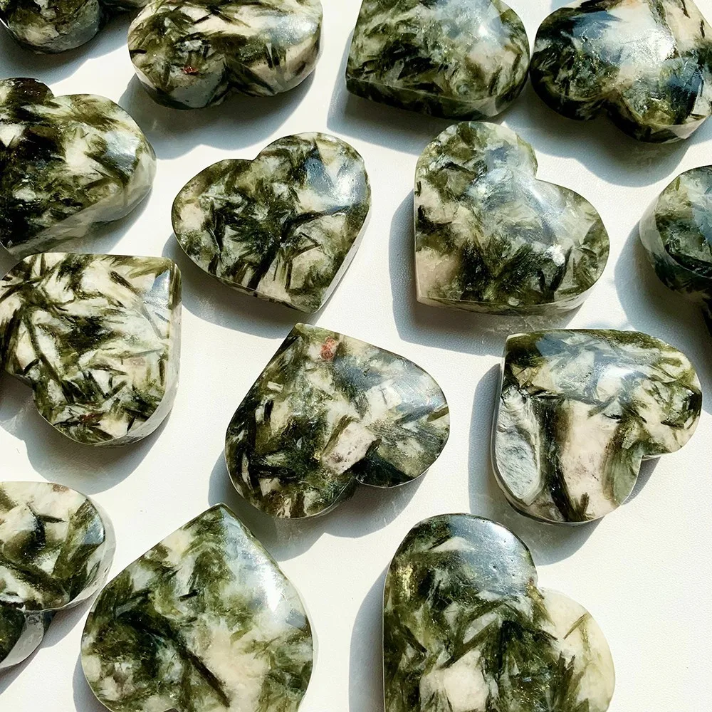 Natural Flashy Green Mica Heart Carving Polished Stone Figurine for Pocket Worry Stone Bookmark Purse