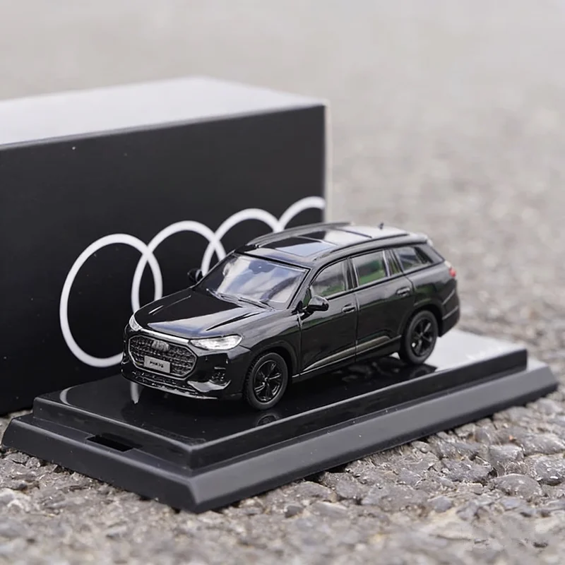 

New 1:64 Q6 2025 SUV Alloy Sports Car Model Diecast Metal Toy Luxy Vehicles Car Model Simulation Collection Kids Gift Decoration
