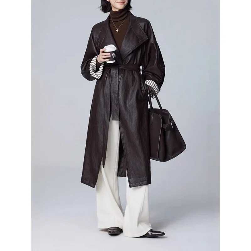 Jaqueta de couro genuíno, pele de carneiro curtida semi-vegetais, gola alta, patchwork, silhueta reparada, com cinto, ajuste solto