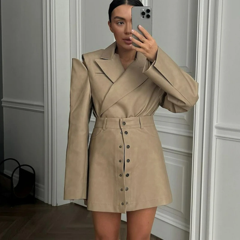 ชุดเซ็ตสองชิ้น เสื้อแขนยาวดีไซน์ใหม่แบบโปร่งลายฉลุ  คอลเลคชั่นฤดูใบไม้ร่วง 2026  สไตล์อเมริกันเรโทร  ชุดกระโปรงหนัง PU สำหรับผู้หญิง