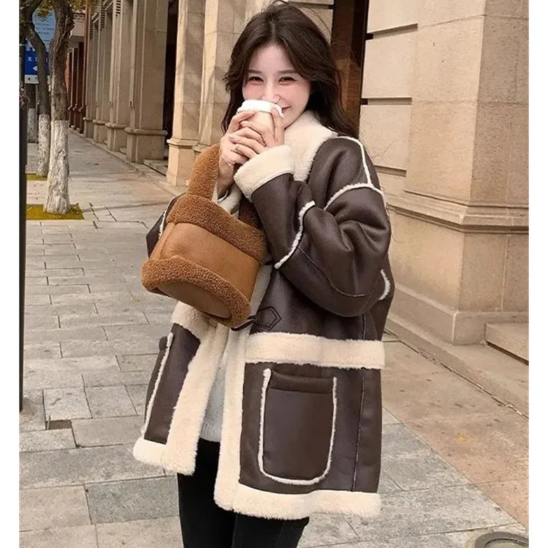 

Женская утепленная замшевая шуба в стиле ретро для отдыха, женская модная лоскутная куртка из искусственного меха, зимняя женская куртка с длинными рукавами из овечьей шерсти, плюшевый топ
