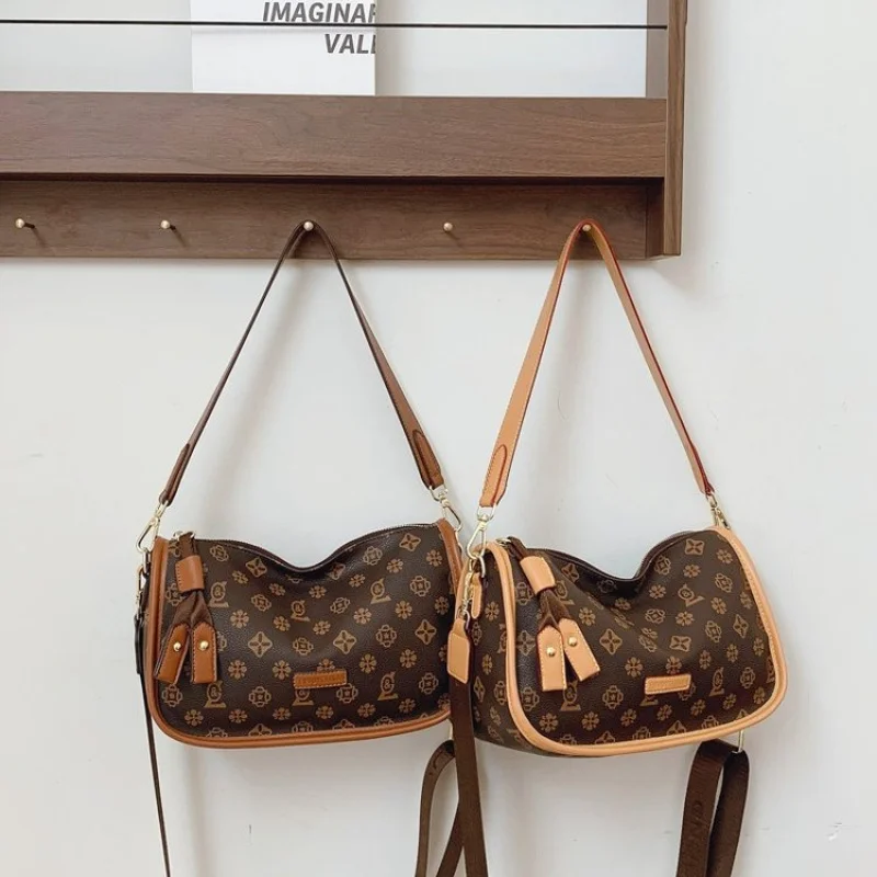 

Women's Crossbody-Bag Made Of Orchid-Patterned Leather Boasting Paris Casual Vintage Cozy Daily Look​