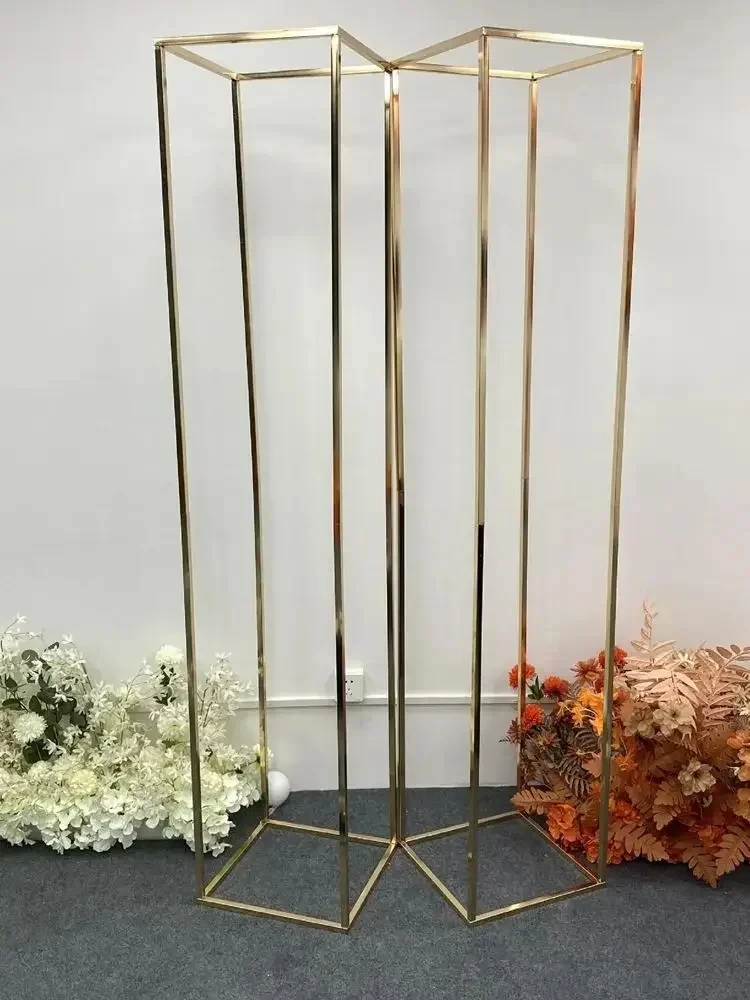 Eleganter, glänzender, vergoldeter Blumenbogenständer für Hochzeitszeremonien und Partydekoration im Freien. – Detail 5