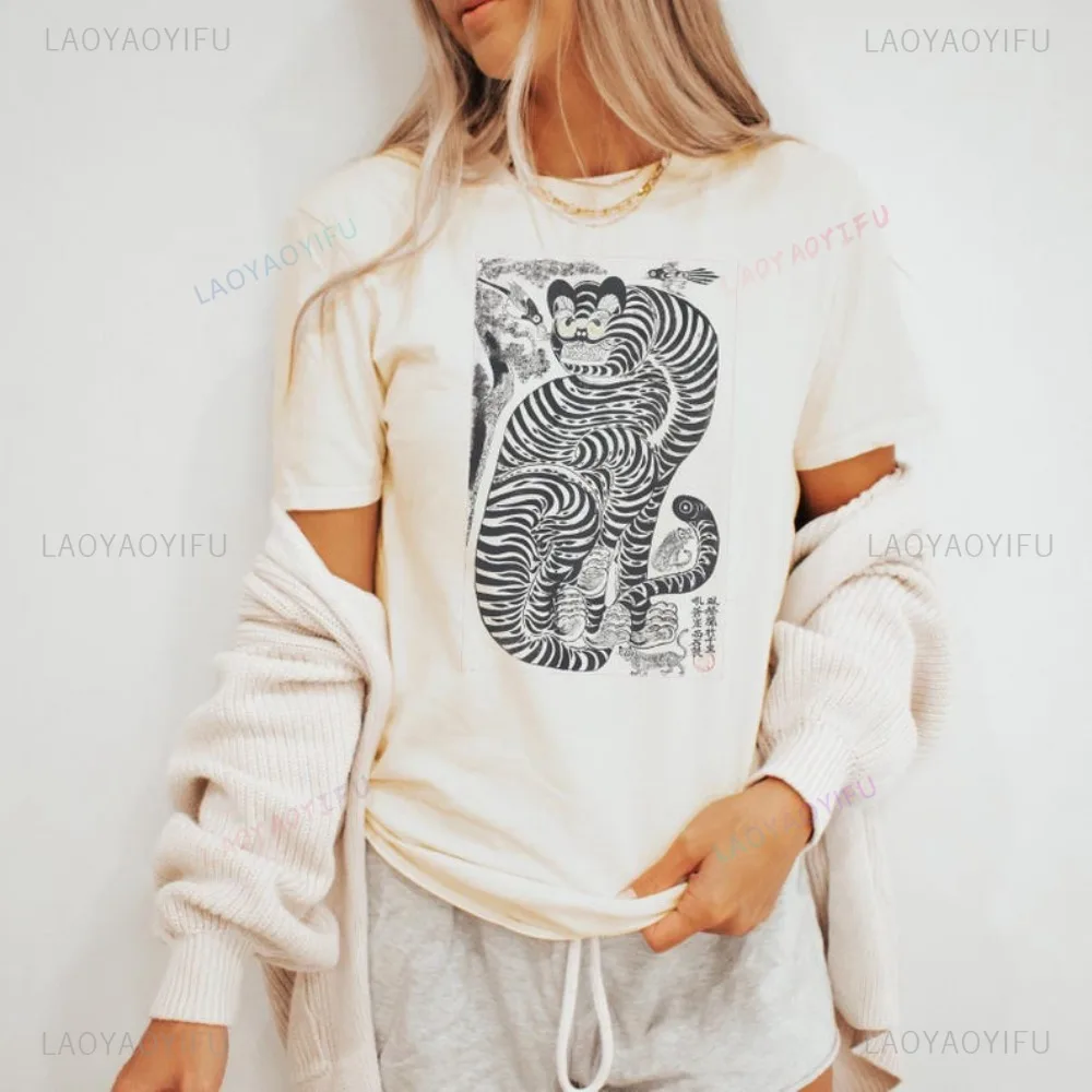 Korean Folk Art Tiger Talismanic Graphic T-shrit Asian Art Casual Printed Fashion Loose Harajuku Man TShirt Short Sleeve Tees