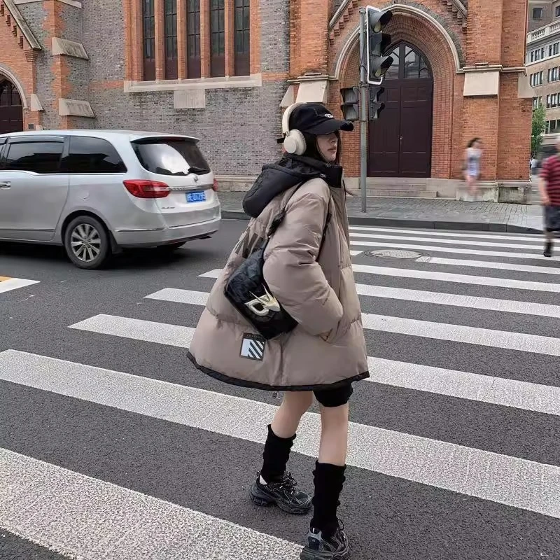 سترة مبطنة على الطراز الأوروبي للنساء ، رائجة في الشتاء ، فضفاضة ، 90 بطة بيضاء ، طبعة كبيرة ، 2023